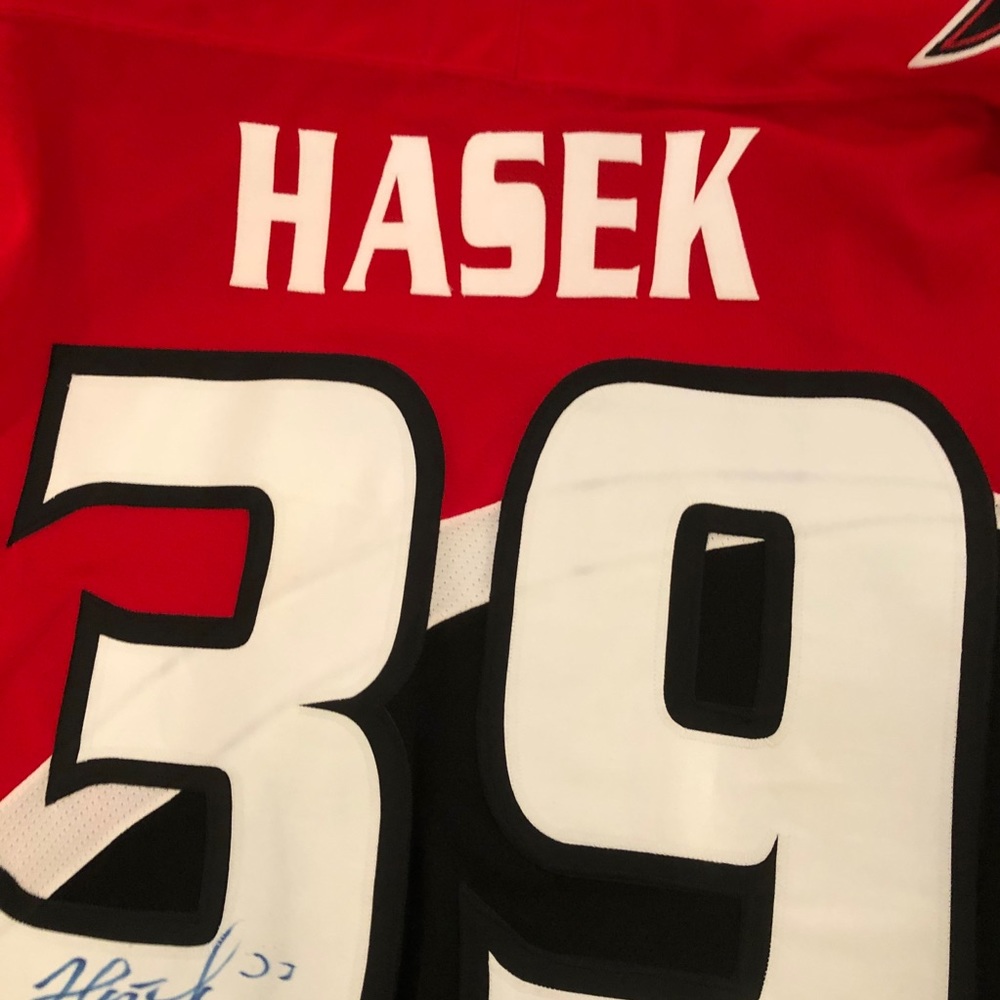 Signed 2005-2006 Dominik Hasek Ottawa sens jersey - Picture 1 of 5